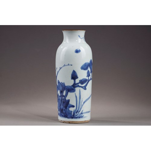 small vase shaped roll decorated in white blue porcelain plants flowers and bird - Transitional period circa 1650/60   (hight 17cm)